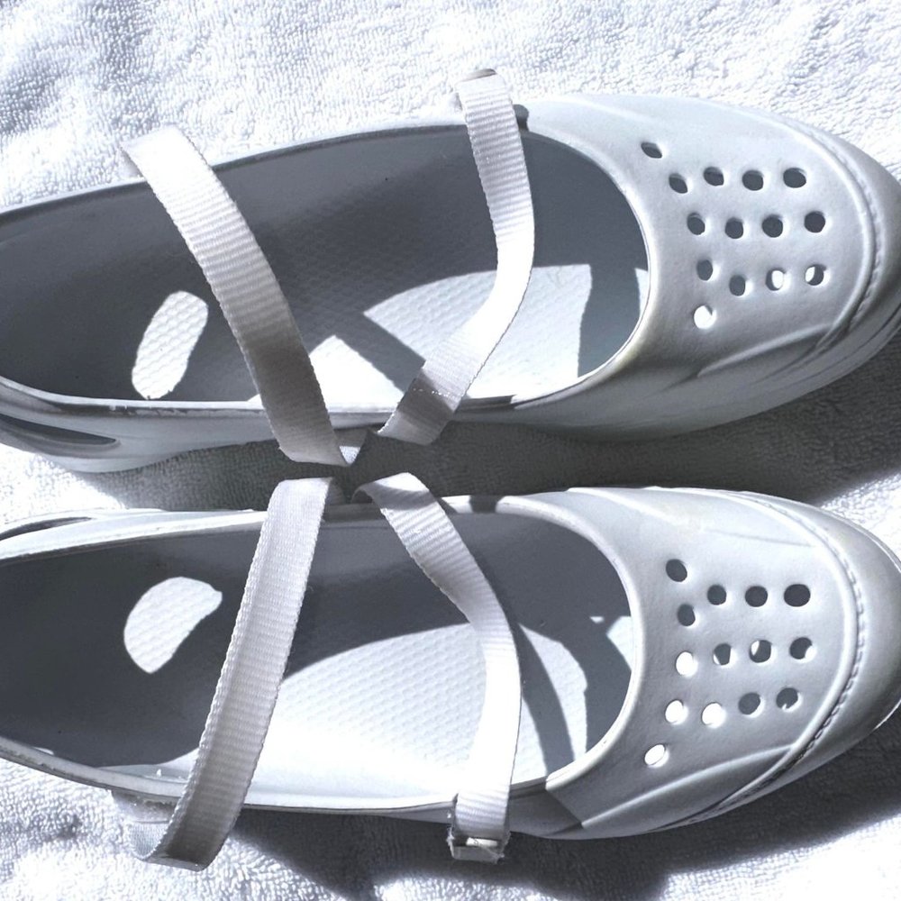 Sketchers Foam White Croc Style Slippers Size 6